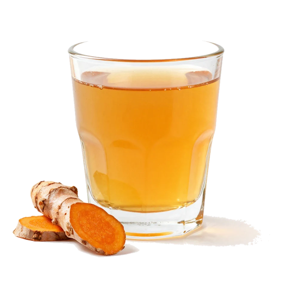 Gelas jamu kunyit asam di meja kayu; foto stok